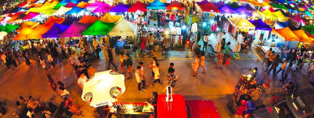 Chợ Đêm Talad Rod Fai - Thiên Đường Mua Sắm Của Bangkok