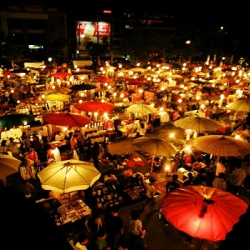 Tham quan Bangkok mà ghé vào những khu chợ đêm này chắc chắn bạn sẽ bị “viêm màng túi”