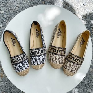 Giày búp bê bít mũi họa tiết thêu tay