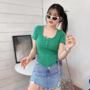 Dây crop, áo thun cổ vuông, gấu cong, cúc rời, vải co giãn nhiều oder từ Thái Lan