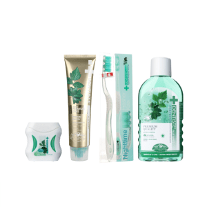 Bộ chăm sóc cao cấp vào ban ngày của Dentiste - Dành cho việc đánh răng vào buổi sáng. Kem đánh răng Premium 100g. Bàn chải đánh răng Daytime, nước súc miệng 200ml. Xịt ngăn mùi miệng Probiotic.