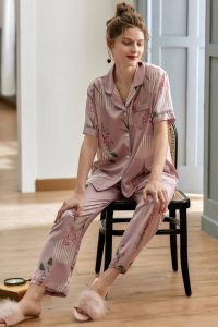 [RIKA đặt bộ đồ ngủ Pajama dễ thương, vải satin in họa tiết dễ thương, chất liệu mềm mịn (áo + quần) **size M-L** AA3053]